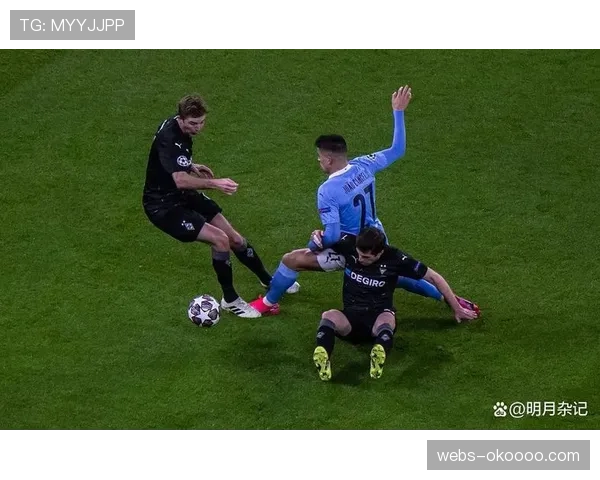 门将失误！斯图加特门将接回传球违例，被判禁区内间接任意球